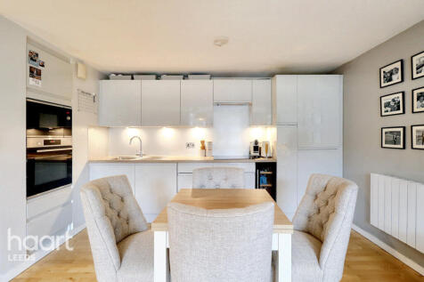 The Avenue, Leeds 2 bed apartment for sale