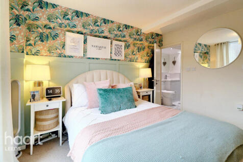 The Avenue, Leeds 2 bed apartment for sale