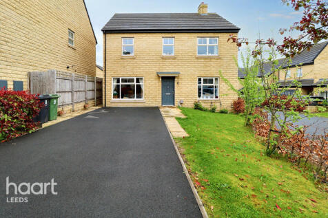 Moorside Court, Cleckheaton 4 bed detached house for sale