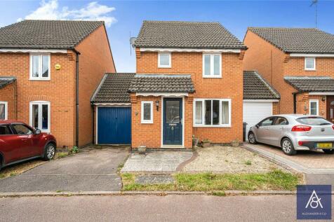 3 bedroom link detached house for sale