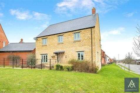 Lagonda Drive, Northamptonshire NN13 5 bed detached house for sale