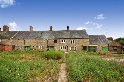 4 bedroom end of terrace house for sale
