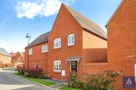 Badger Close, Northamptonshire NN13 3 bed semi