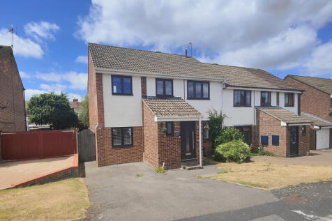4 bedroom semi-detached house for sale