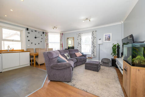 Blackwater, Camberley GU17 2 bed maisonette for sale