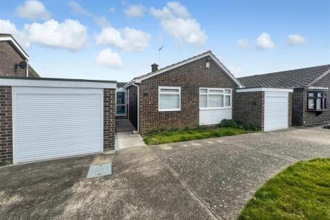 Garden Road, Walton On The Naze CO14 3 bed detached bungalow for sale
