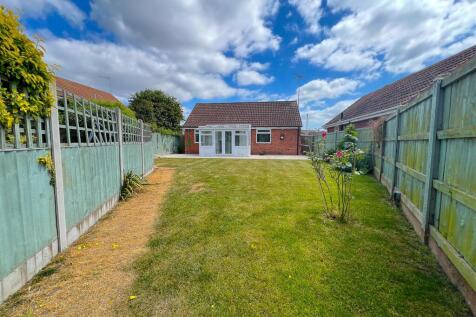 2 bedroom detached bungalow for sale