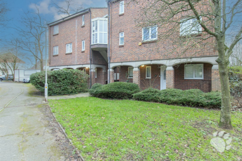 Brackley Crescent, Basildon SS13 2 bed maisonette for sale