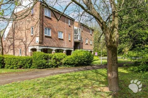 Brackley Crescent, Basildon SS13 2 bed maisonette for sale