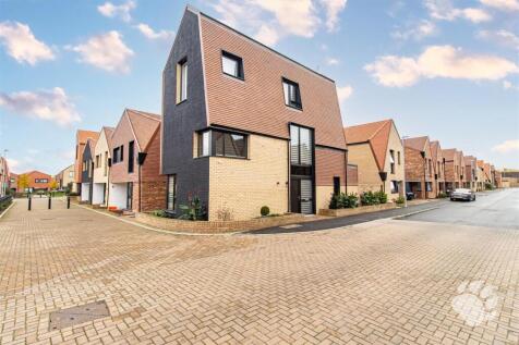 Cheshire Walk, Basildon SS14 4 bed detached house for sale