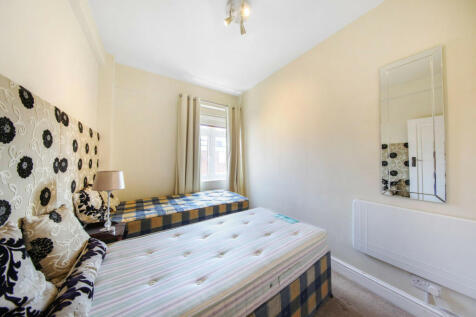Hall Road, St John's Wood, NW8 3 bed flat for sale