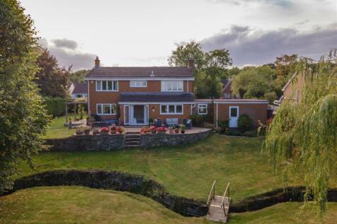 Cockshot Lane, Worcestershire WR7 4 bed detached house for sale