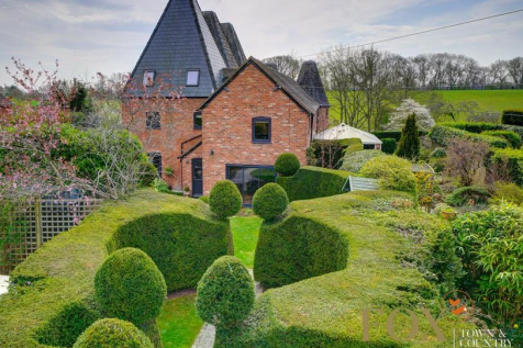 4 bedroom semi-detached house for sale