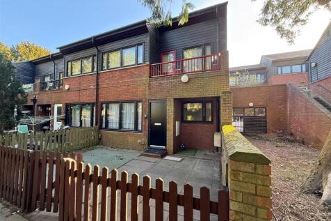 2 bedroom maisonette for sale