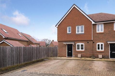 3 bedroom semi-detached house for sale
