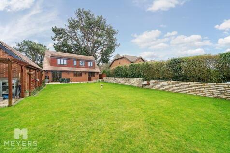 5 bedroom detached house for sale