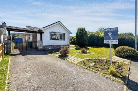 Merley Gardens, Wimborne, BH21 1TA 2 bed bungalow for sale