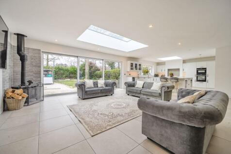 6 bedroom detached house for sale