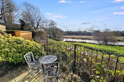 Newmans Close, Central Wimborne, BH21 2 bed terraced house for sale