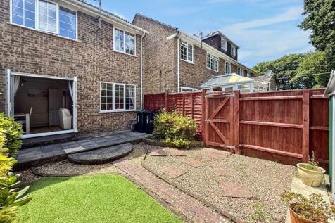 4 bedroom end of terrace house for sale