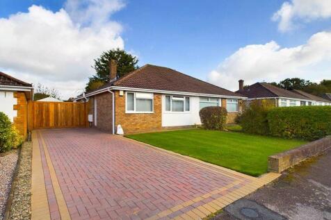 2 bedroom semi-detached bungalow for sale