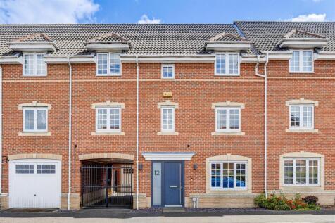4 bedroom town house for sale