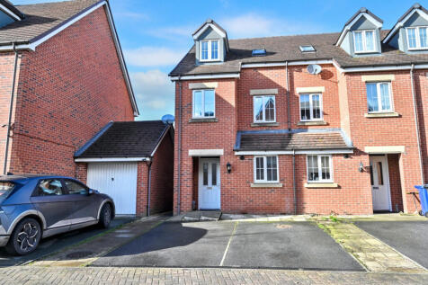 The Limes, Uttoxeter, ST14 3 bed end of terrace house for sale