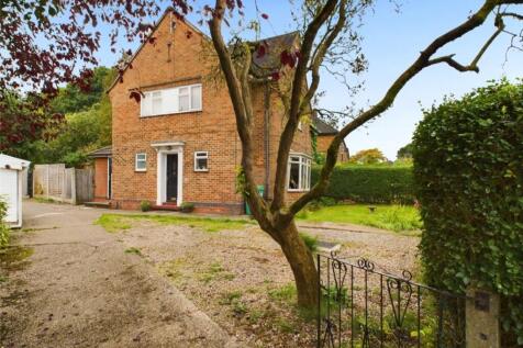 Fernwood Crescent, Nottingham... 4 bed semi