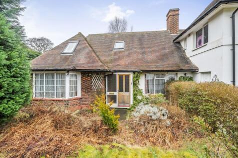 Sutton Passeys Crescent, Nottingham... 4 bed terraced bungalow for sale