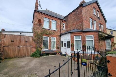 4 bedroom semi-detached house for sale