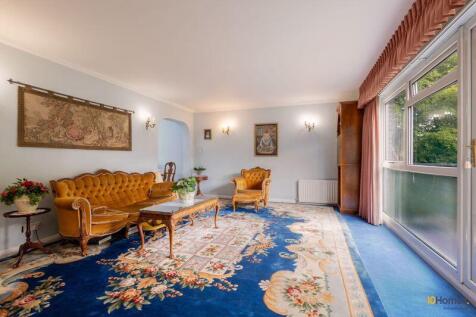 3 bedroom flat for sale