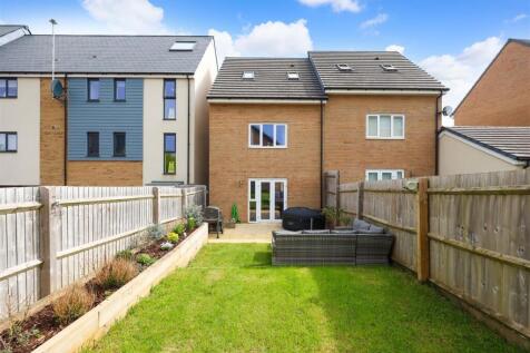 3 bedroom semi-detached house for sale