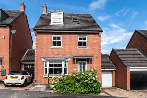 4 bedroom link detached house for sale