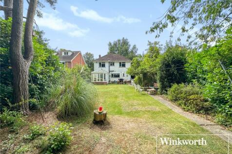 The Avenue, Ferndown BH22 3 bed detached house for sale