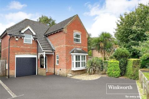 St. Cleeve Way, Dorset BH22 3 bed detached house for sale