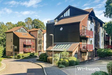 Coach House Mews, Dorset BH22 3 bed apartment for sale