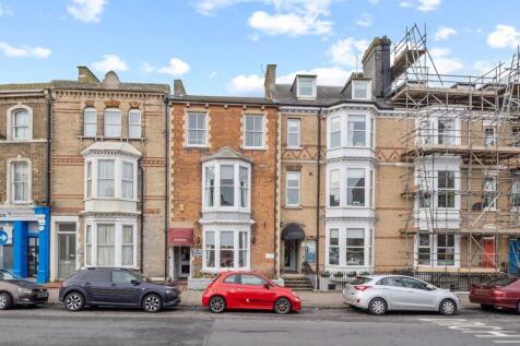 105 Dorchester Road, Weymouth DT4 8 bed terraced house for sale