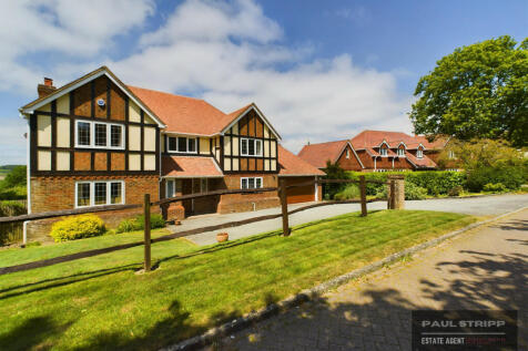 5 bedroom detached house for sale