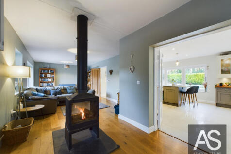 Hackwood, Robertsbridge, TN32 5 bed detached house for sale