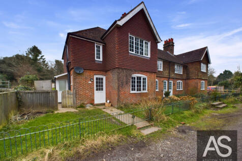 Horns Corner, Catsfield, TN33 3 bed end of terrace house for sale