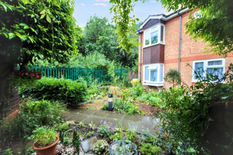 Ealing Park Lodge, Perivale... 1 bed flat for sale