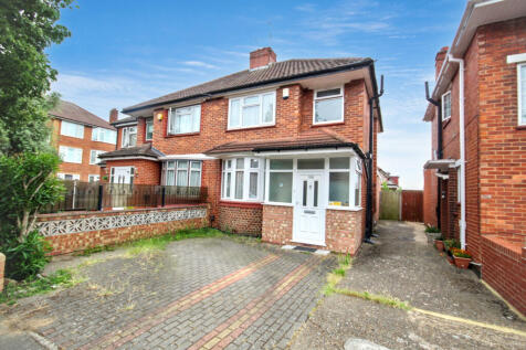 Carlyon Road, Wembley, Middlesex HA0 3 bed semi
