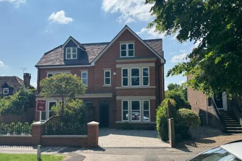5 bedroom semi-detached house for sale