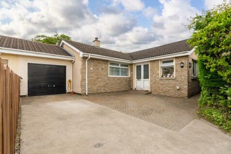 5 bedroom detached bungalow for sale