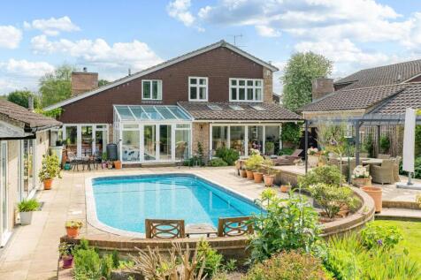 5 bedroom detached house for sale