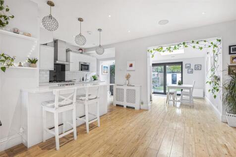 Manor Way, Banstead 3 bed terraced house for sale