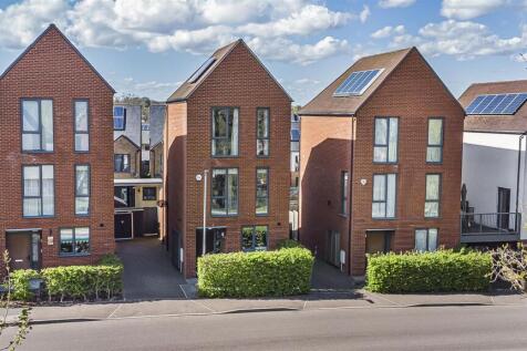 Cane Hill Drive, Coulsdon 4 bed detached house for sale