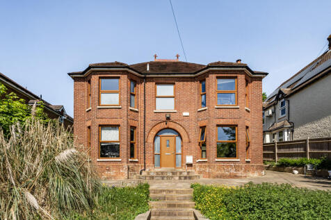 6 bedroom detached house for sale