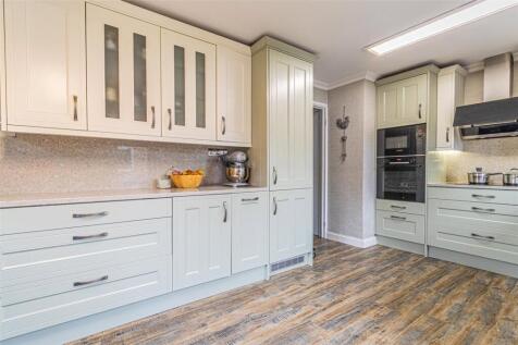 Edington Close, Swindon SN5 4 bed terraced house for sale