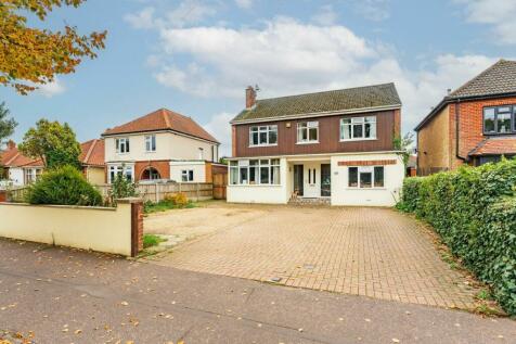 6 bedroom detached house for sale